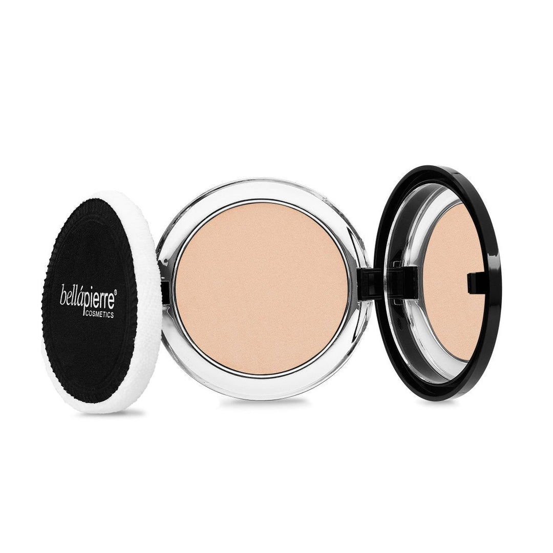 Mineraalipohjaisella Bellápierre Compact Mineral Foundation SPF15, Latte -tuotteella on luonnollinen peittävyys ja aurinkosuoja Se on ihanteellinen valinta päivittäiseen meikkiin 