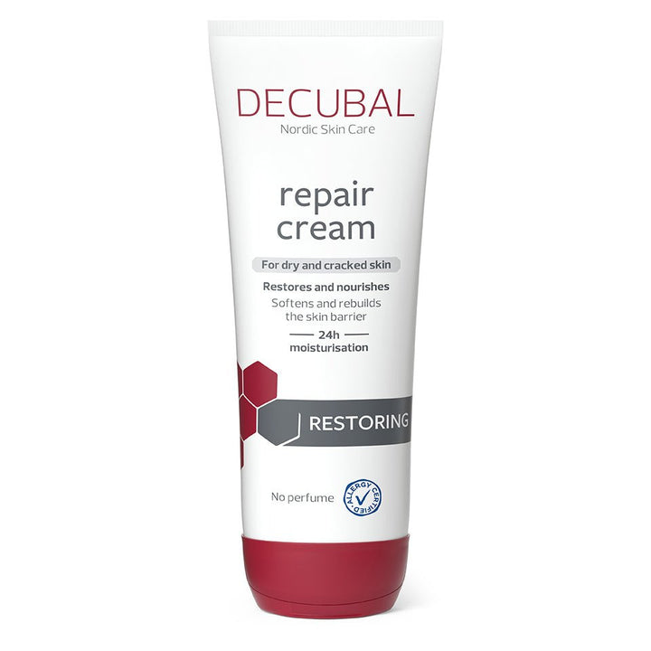Kuva Decubal Repair Cream -tuotteesta: Erittäin ravitseva ja kosteuttava voide kuivalle iholle, sisältää keramideja ja B3-vitamiinia Lievittää punoitusta, kutinaa ja hilseilyä Sopii erittäin kuivalle, herkälle ja halkeilevalle iholle Atooppiselle iholle, psoriasisläiskiin, kyynär- ja kantapäille sekä käsille