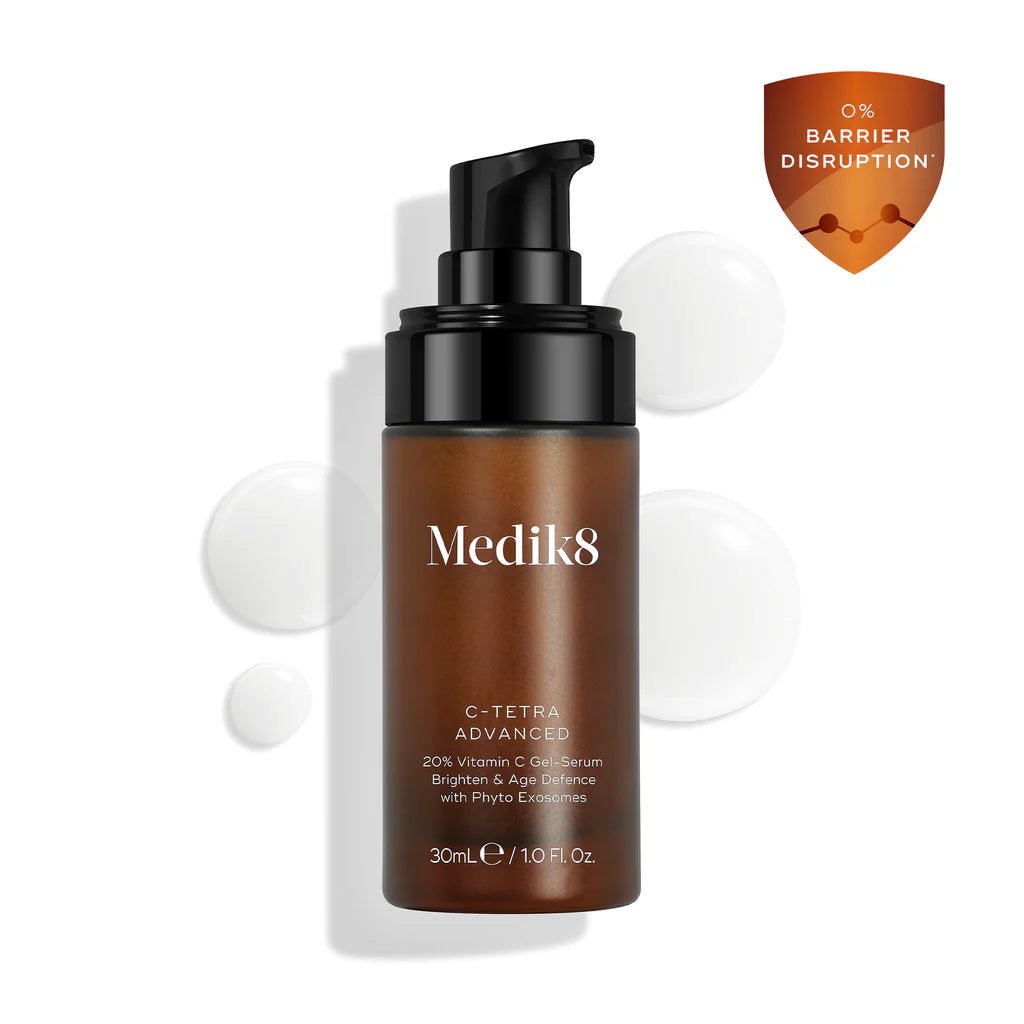 Kirkas ja värikäs Medik8 C-Tetra Advanced 30ml-vitamiiniseerumi pullo, suunniteltu antioksidantticin ja ihon suojaamisen edistämiseen